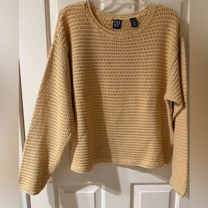 GAP Women's creamy yellow Sweater. L